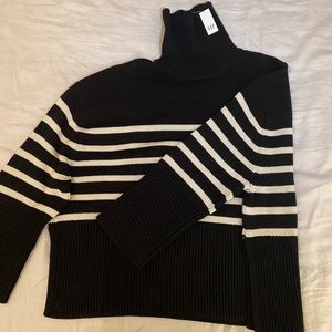 NWT famous GAP striped sweater in Black and White